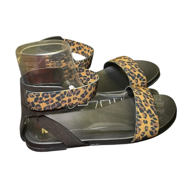 MIA Lydya Leopard Ankle Strap Flat Sandals Black Size 7.5 NIB - Picture 5 of 7